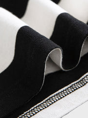 黒と白の横 ストライプ 長袖Tシャツ