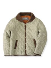 ピーターパンカラーとダイヤ柄キルティングが特徴のレトロなコート