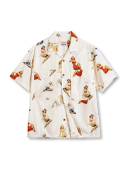 ピンナップガール総柄を配したキューバカラーシャツ、軽やかなコットンレーヨン混紡素材使用