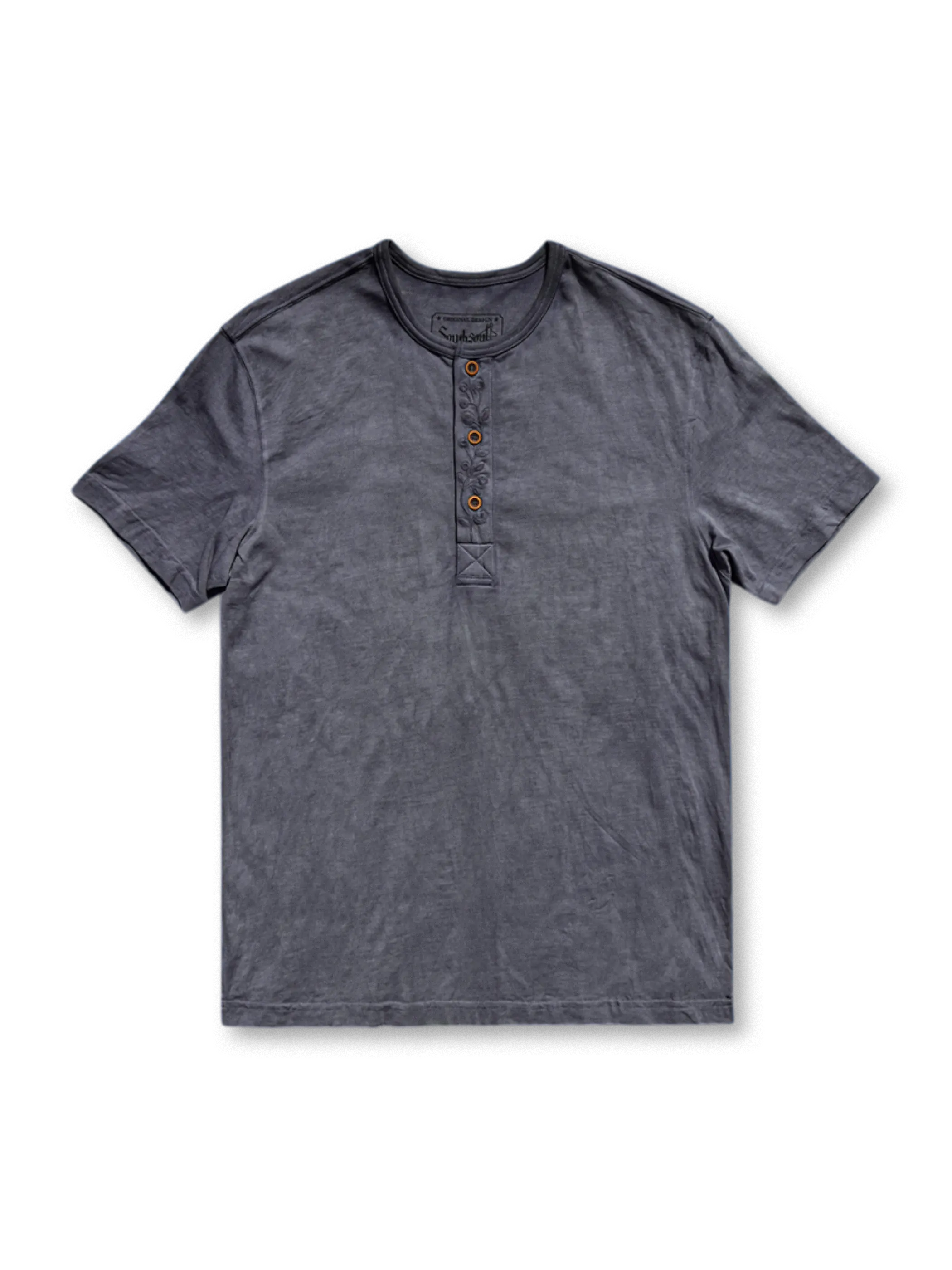 五倍子と薬用矾を用いた草木染めと洋葱皮染めによるヴィンテージ調カラーのヘンリーネックTシャツ