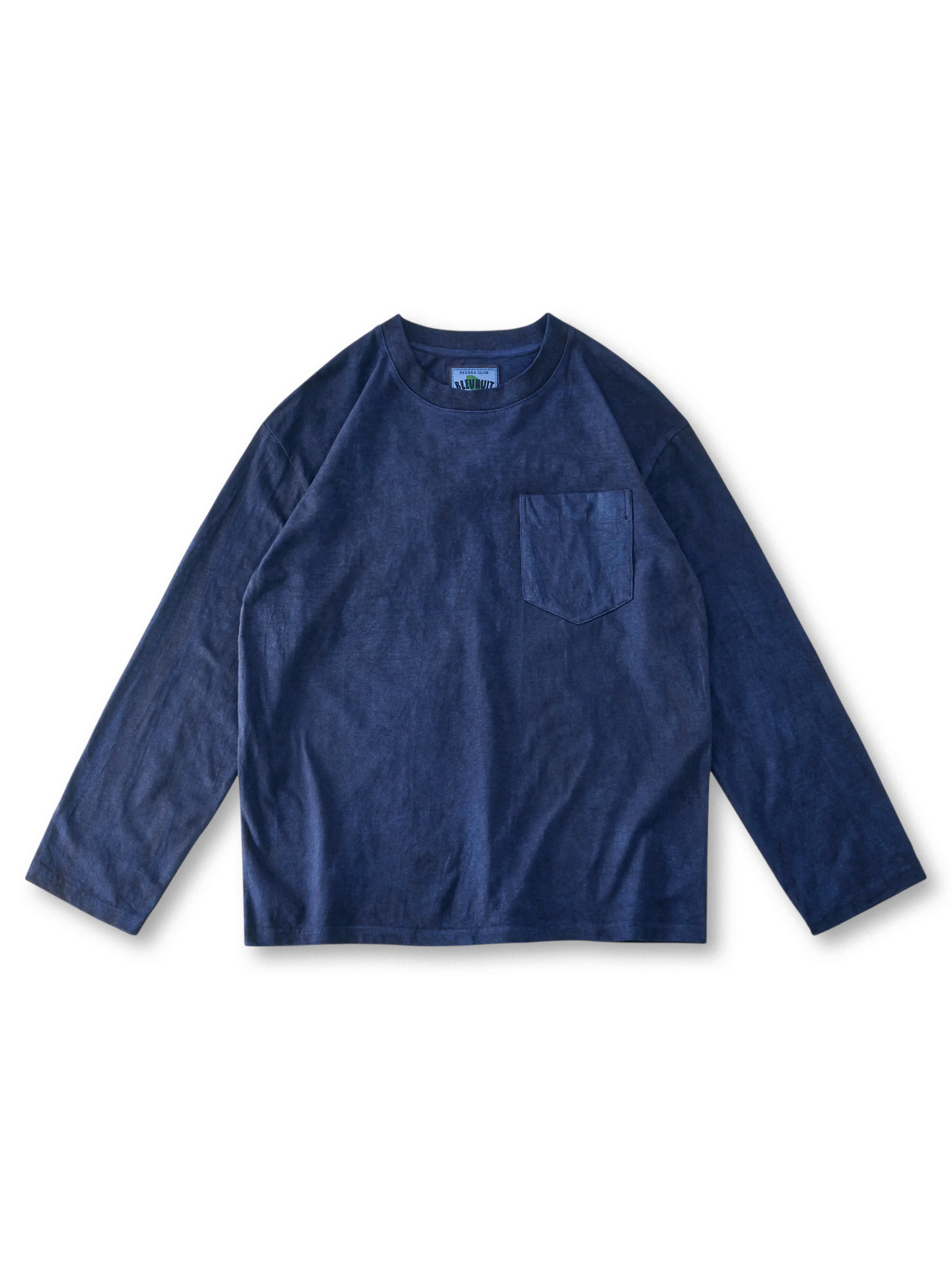 植物藍染めの自然な色ムラが映えるヘビーラグランTシャツ