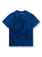 植物藍染と氷紋絞り染めのタイダイが施されたクルーネックTシャツ
