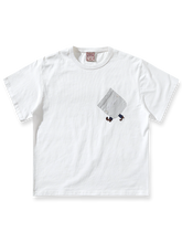 リトルピープル刺繍と斜めポケットが特徴のパッチワーク風半袖Tシャツ
