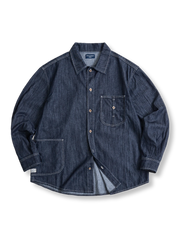クラシックなU字ポケットとステッチが特徴のデニム長袖シャツ