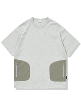 シワになりにくいナイロンポケットと同色切り替えが特徴のTシャツ