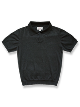 ポロスタイルニット半袖Tシャツ。