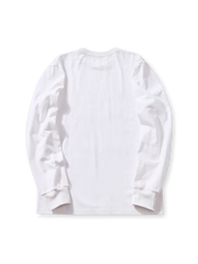 ホワイトのナンバリング ロングスリーブTシャツ、胸に紺のアーチ状の文字と大きな数字のプリント付き