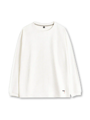 アイボリーの立体リブ ロングスリーブTシャツ、リブの襟元と裾の小さな配色タブ付き