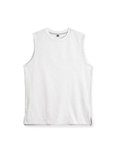 アボカドグリーンのヘビーウェイト ノースリーブTシャツ、広めの肩幅と裾のスリット付き