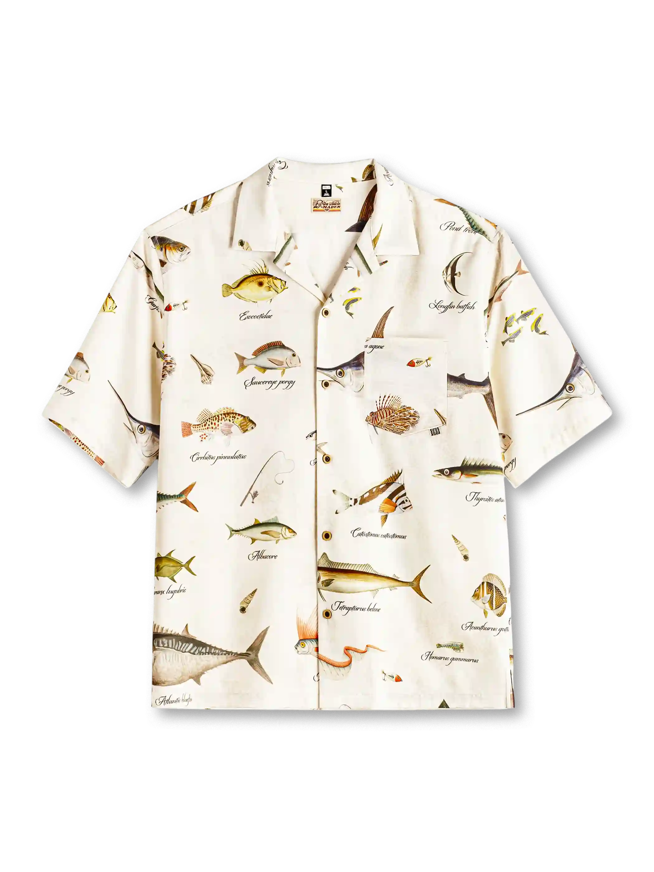アイボリーのアロハシャツ、博物画風の魚と筆記体の学名の総柄プリント、胸ポケット付き