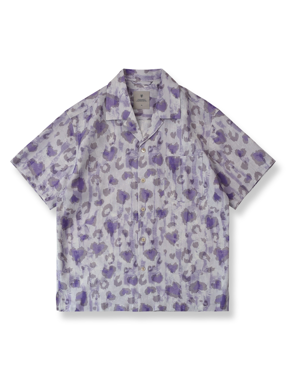 パープルペタルのグラデーションタイダイプリントが映えるリネン製アロハシャツ。
