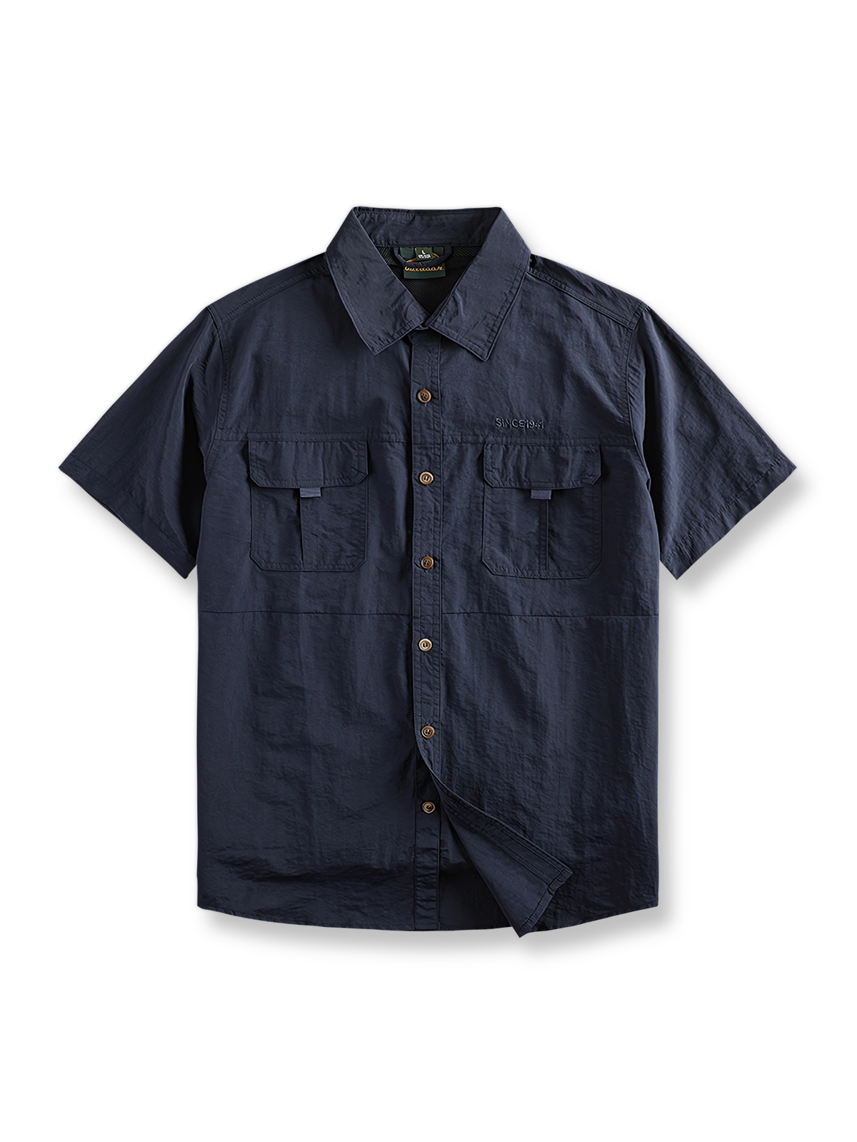 耐引裂性ナイロン素材とメッシュベント、UVカット機能が特徴の速乾アウトドア半袖ワークシャツの全体像。