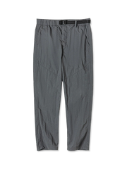 軽量ナイロン素材と速乾性能を備えた、編み込みベルトと樹脂バックル付きのストレートテーパードタクティカルパンツ。アウトドアやアーバンスタイルに適したデザイン。