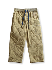 中綿入りで防風・保温性に優れたキルティングパンツ