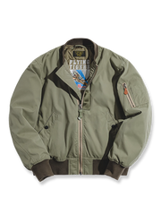 裏キルト仕様と中綿で保温性を高めたナイロン製MA-1ジャケット