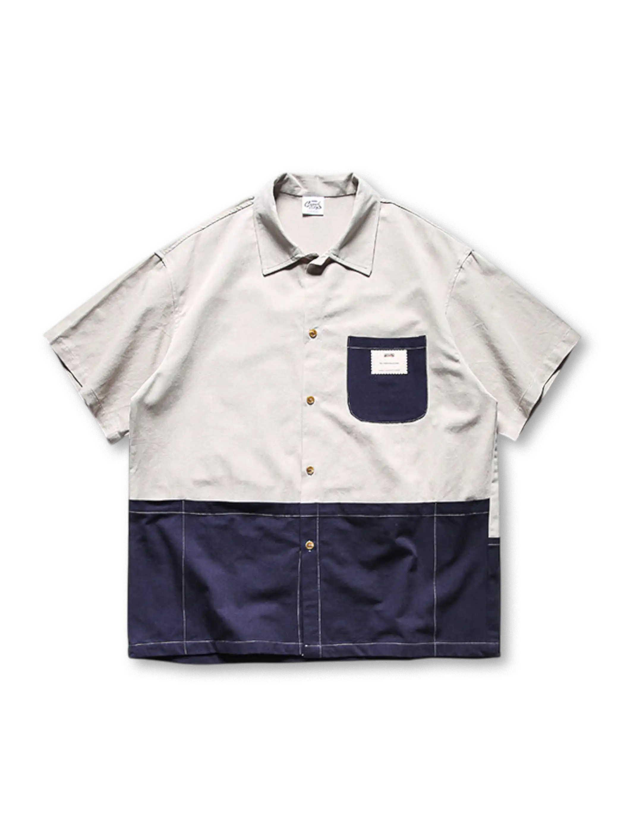 弧形パネルとコントラストカラー切り替えが特徴の半袖シャ