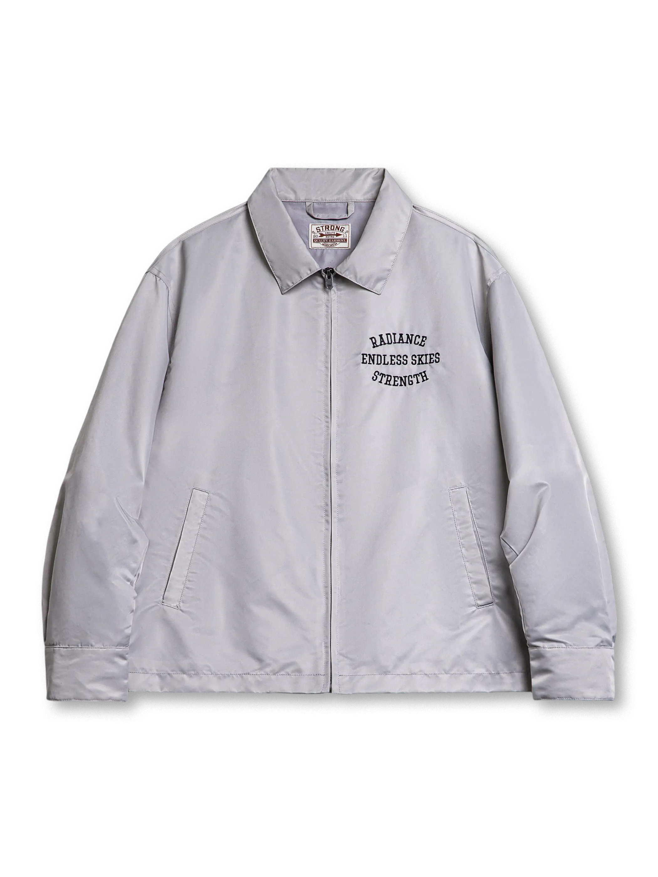 クラシックな襟付きジップアップ、チェーン刺繍入りRadianceヴィンテージコーチジャケット。アーモンドホワイト配色。