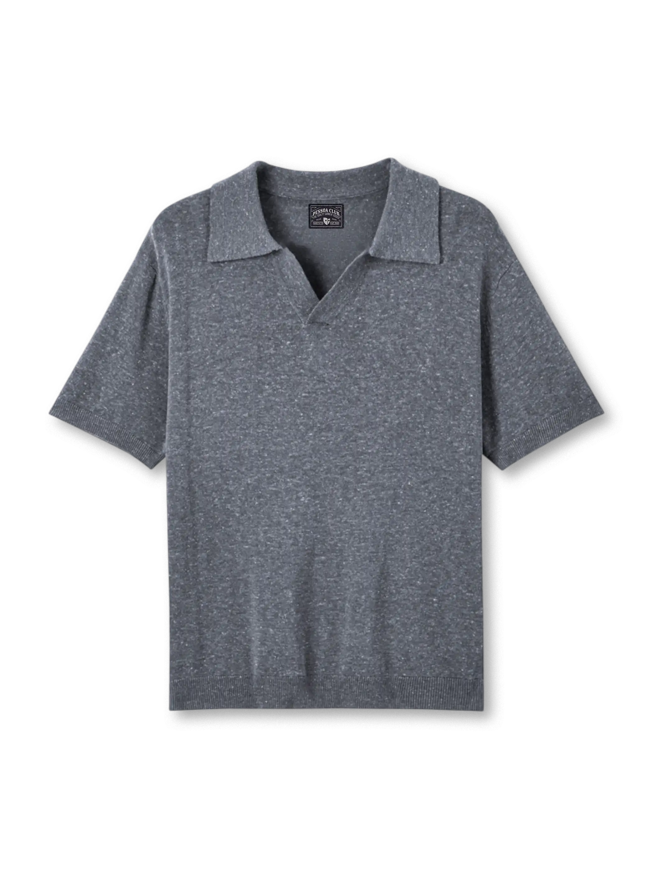 レーヨンリネンヘンリーニットの全身ビュー、ヘンリーネックとリブ編みディテールを強調。