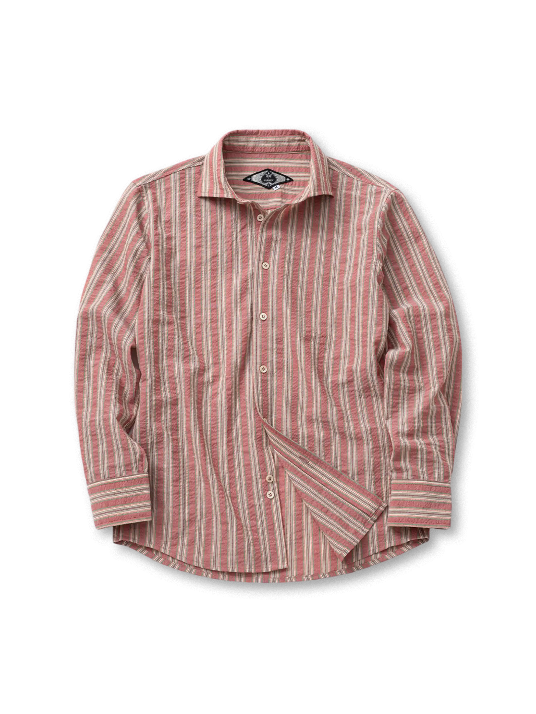 シーサッカー生地と多重ストライプが特徴の軽やかで通気性に優れた長袖シャツ。洗濯後も扱いやすい。