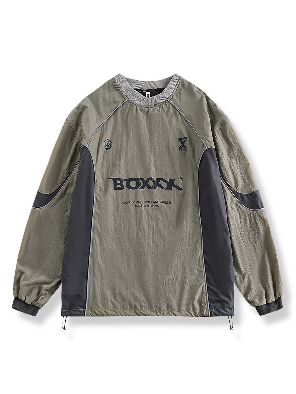 反射ストラップを配した、スポーティーで都会的なプルオーバースウェット。