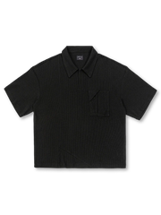 レトロワッフルポロシャツの全身ビュー、胸ポケットとワッフル編地を強調。