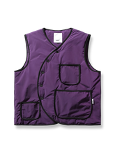 retro_bicolor_quilted_vest_lapel_collar
伝統的な合わせ襟とバイカラーが特徴の軽量中綿ベスト
