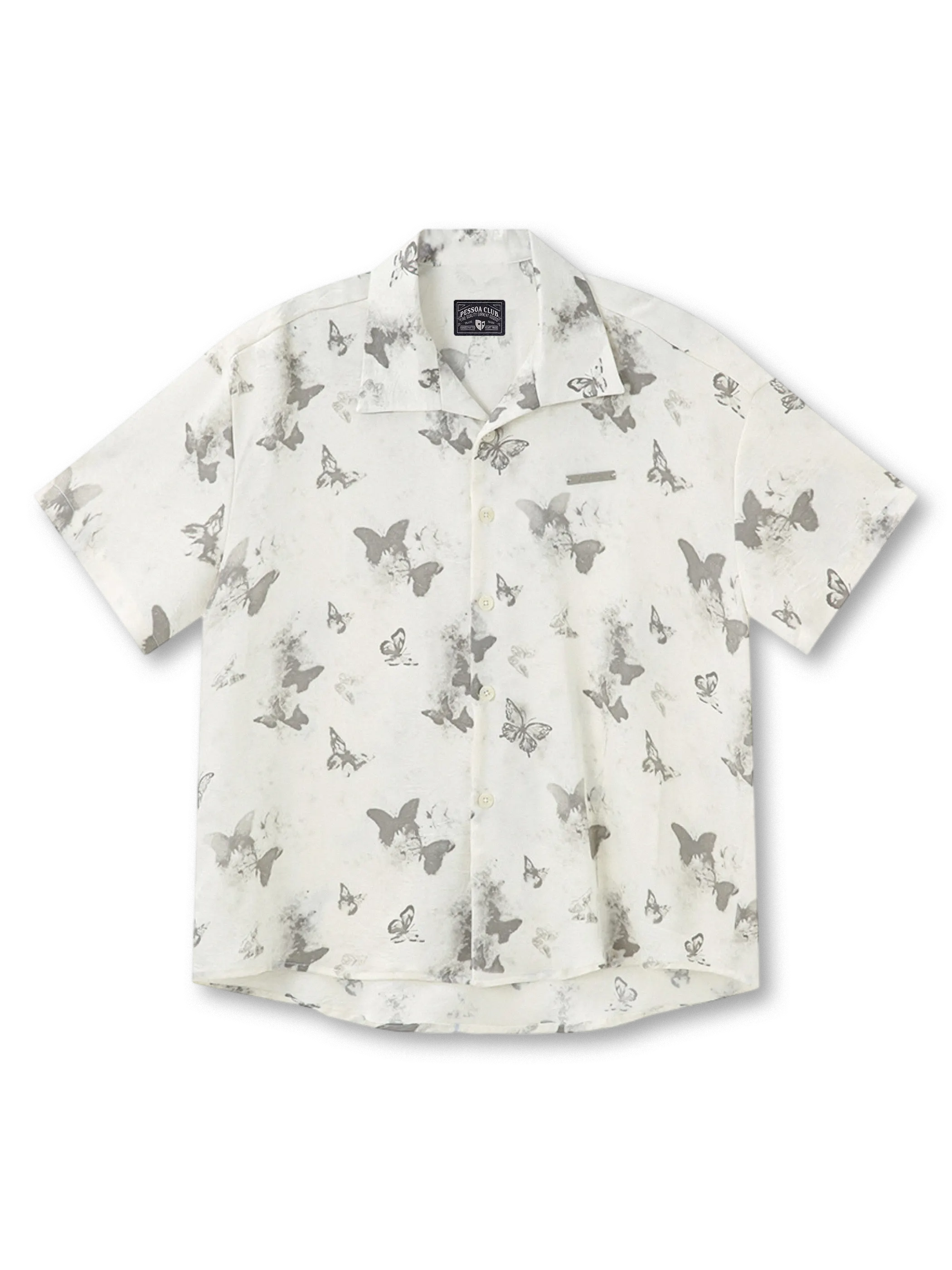 和の蝶モチーフをモノトーンで表現したキャンプカラー開襟シャツ