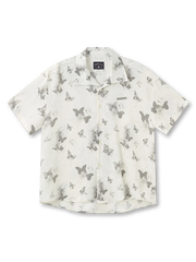和の蝶モチーフをモノトーンで表現したキャンプカラー開襟シャツ