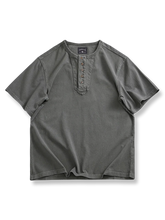 パッチワークボタンカラーとリブ襟が特徴の320gヘビーコットン半袖Tシャツ