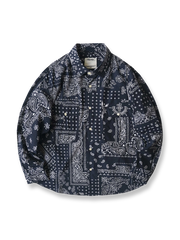 レトロなペイズリー柄が特徴の軽やかなオーバーサイズシャツ