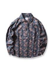 レトロペイズリー柄とココナッツシェルボタンが映える長袖シャツ