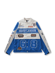 1960〜70年代風レーシングスーツデザインのノーカラージャケット。大きな「6.8」ナンバリングとブランド風ワッペン、ベルクロ袖口、着脱式中綿ライナー対応。