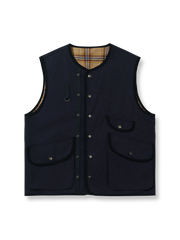 リバーシブル仕様の多ポケットハンティングベスト