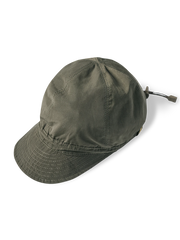 リバーシブル仕様で撥水機能付き、速乾ナイロン素材の軽量キャップ