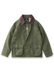 オイルド生地とコーデュロイ襟が特徴のBedaleリバイバルハンティングジャケット。