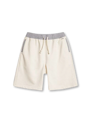 リブウエストとドローコードが特徴の軽量混紡スウェットショーツ。グレー配色ポケットでアクセント。