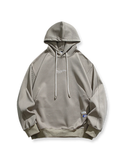 リブ織りのテクスチャーが特徴のフーディースウェット。