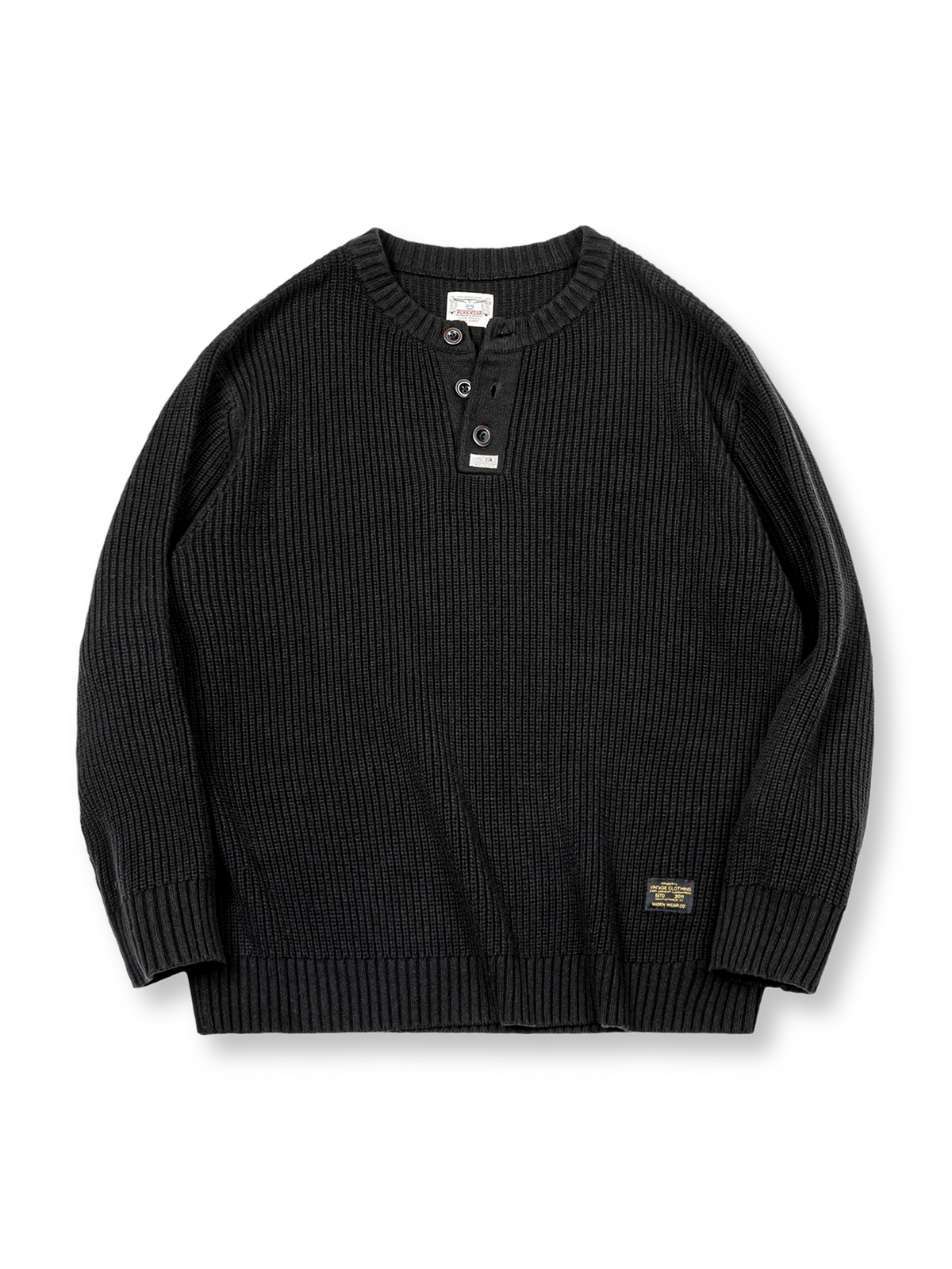 両畦編みとヘンリーネックが特徴のニットセーター。