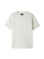 ポケットリベットテンセルリネンニットTシャツの全体図、胸ポケットとリベットディテールを強調。