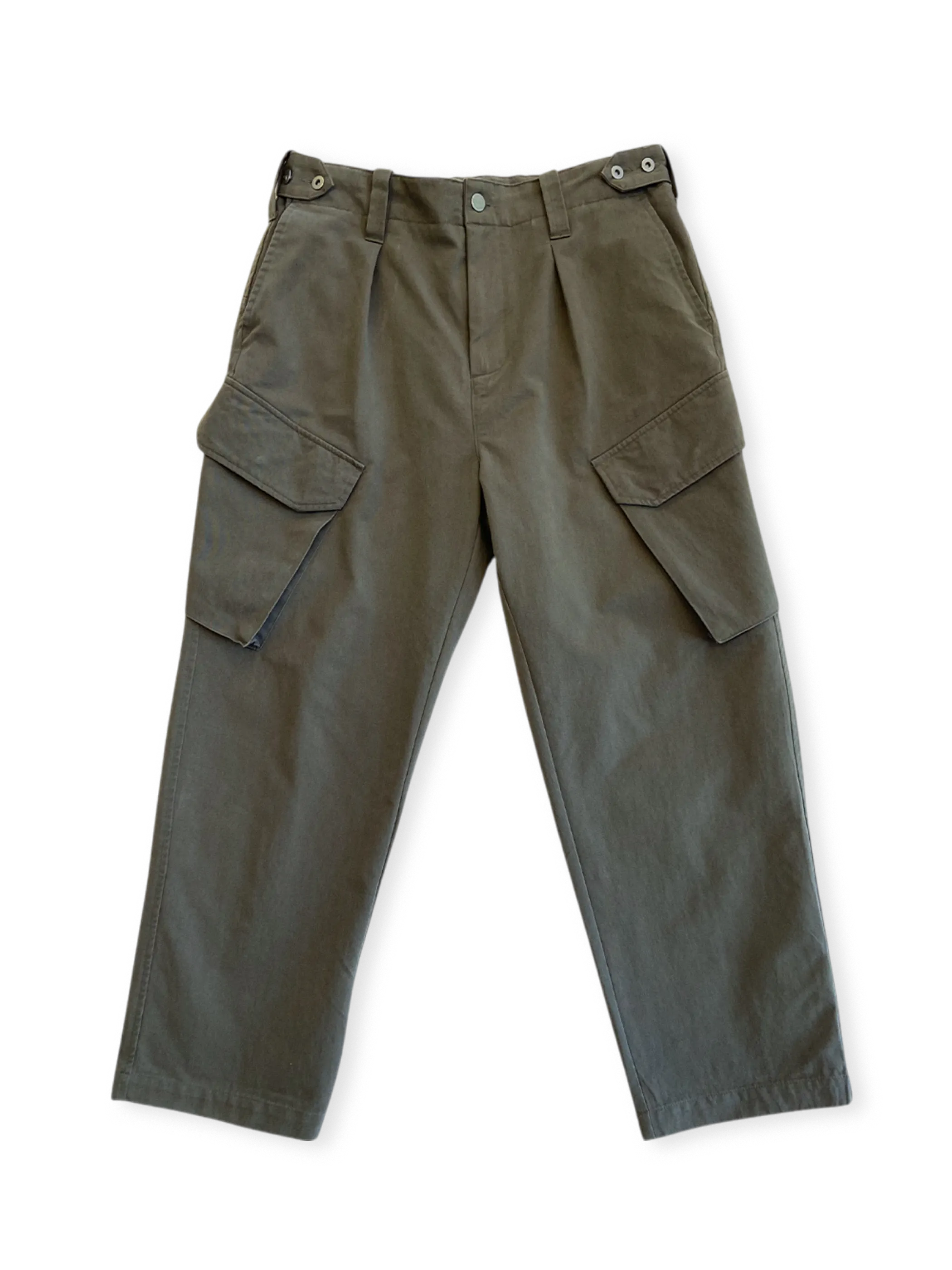 1990年代ロイヤルネイビー着想の270gコットンナイロン高密度ツイル使用コンバットカーゴパンツ。ストーンウォッシュ加工付き。
