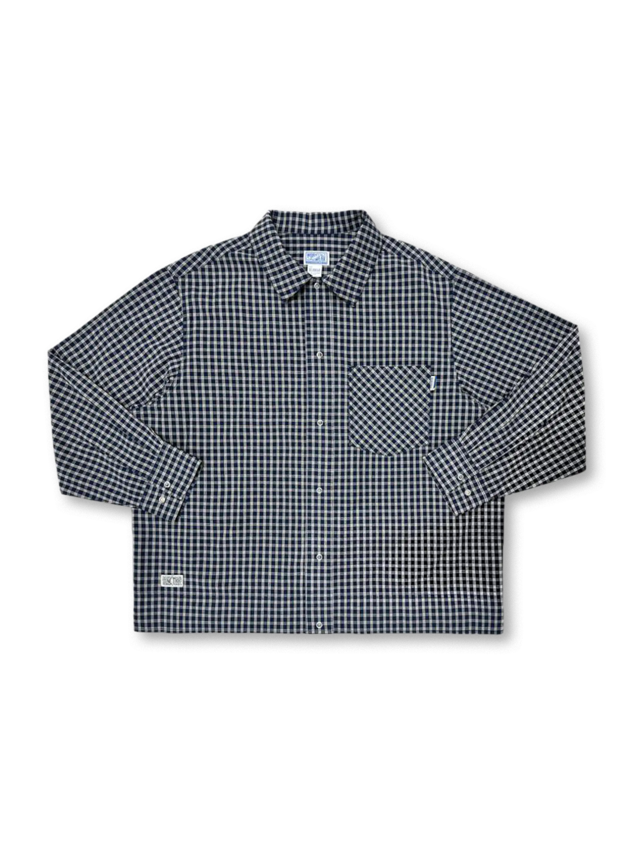 かすれ感とボクシーシルエットが特徴の薄手混紡チェックシャツ。ディテールにこだわった春夏秋向けライトウェア。