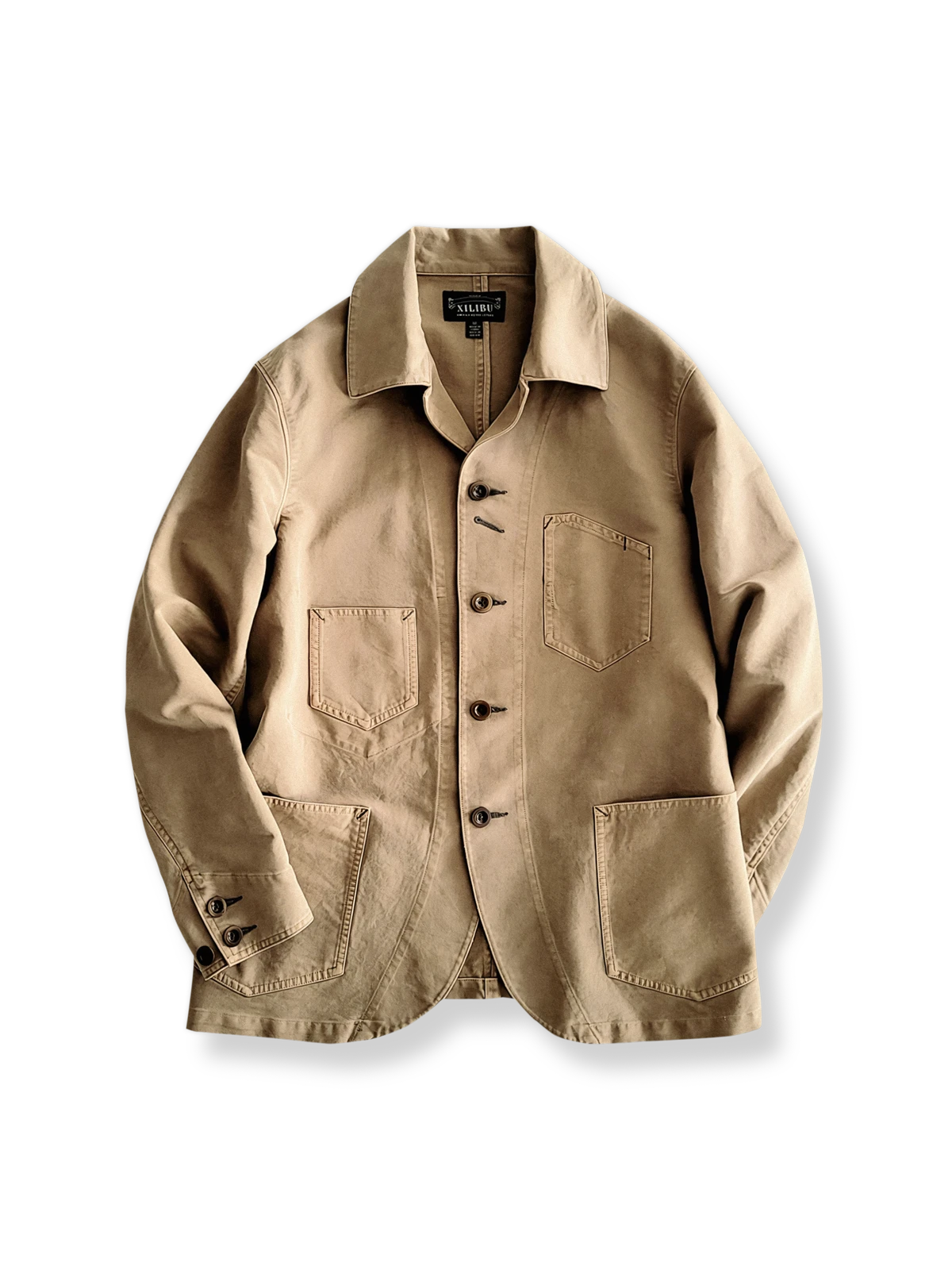 サファリ風デザインの多ポケットコットンジャケット。