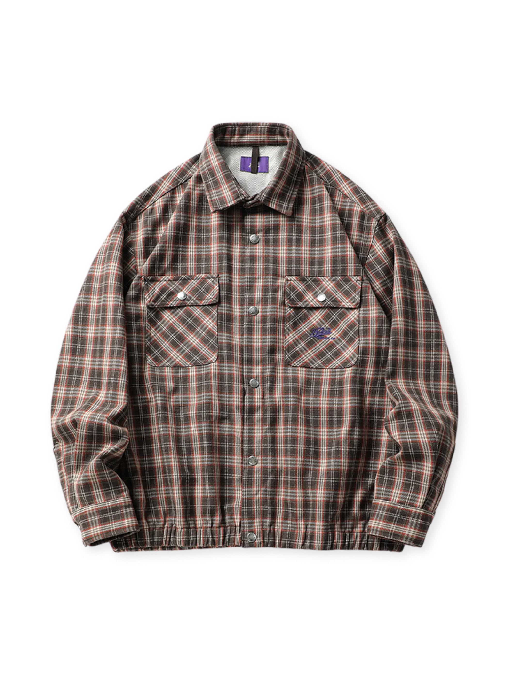 100%コットンの先染めチェック柄を使用し、ルーズシルエットとフラップポケットが特徴のリデザインジャケット。