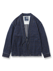 刺し子はんてん風デニムジャケットの全体正面画像、刺し子刺繍と天然貝ボタンのディテール。