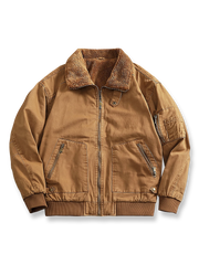 シープスキン風ライニングと水洗い加工ツイルを使用したミリタリースタイルのフライトジャケット