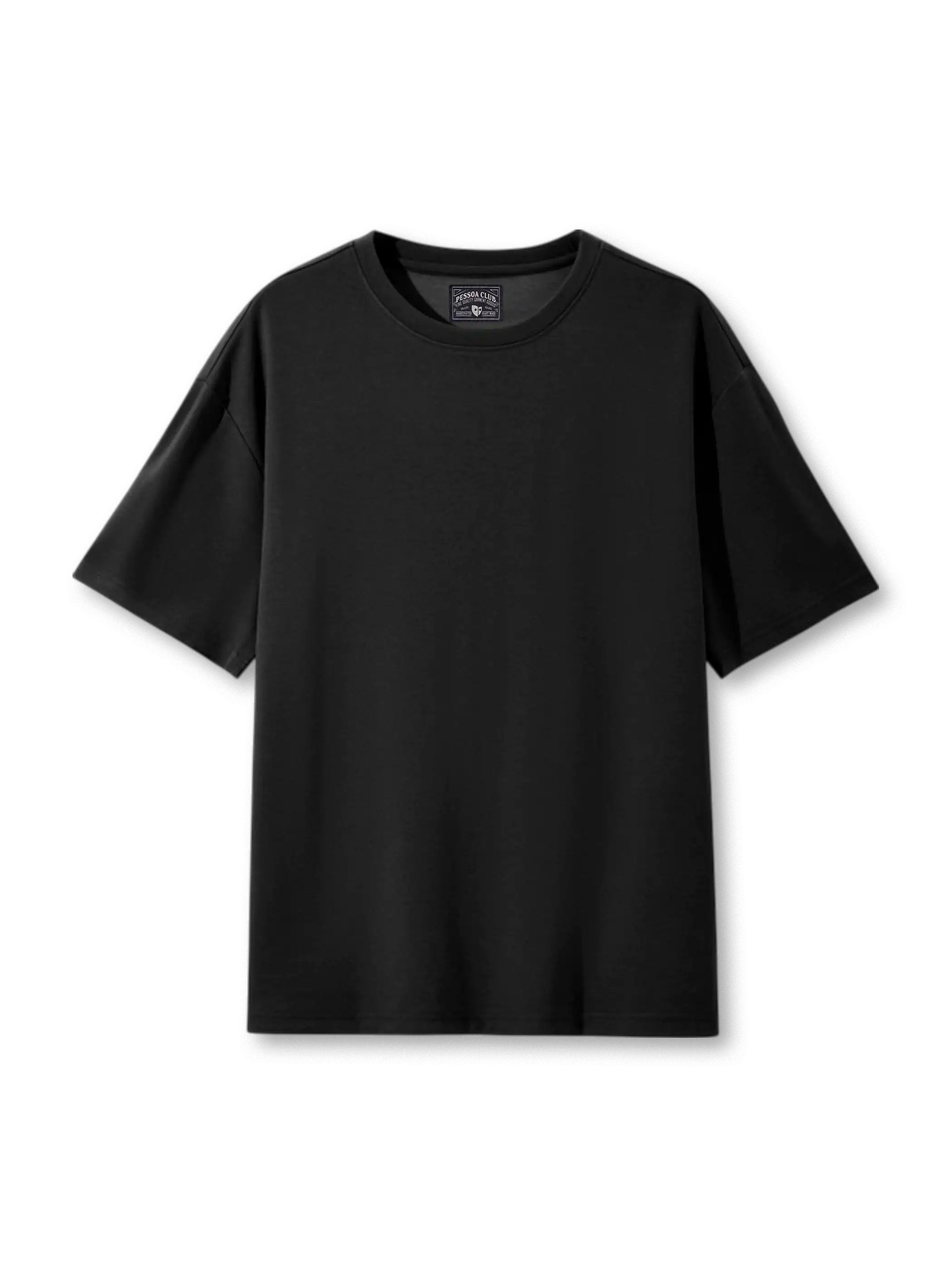 シルクブレンドベーシッククルーTの全身ビュー、自然な艶のある生地感を強調。