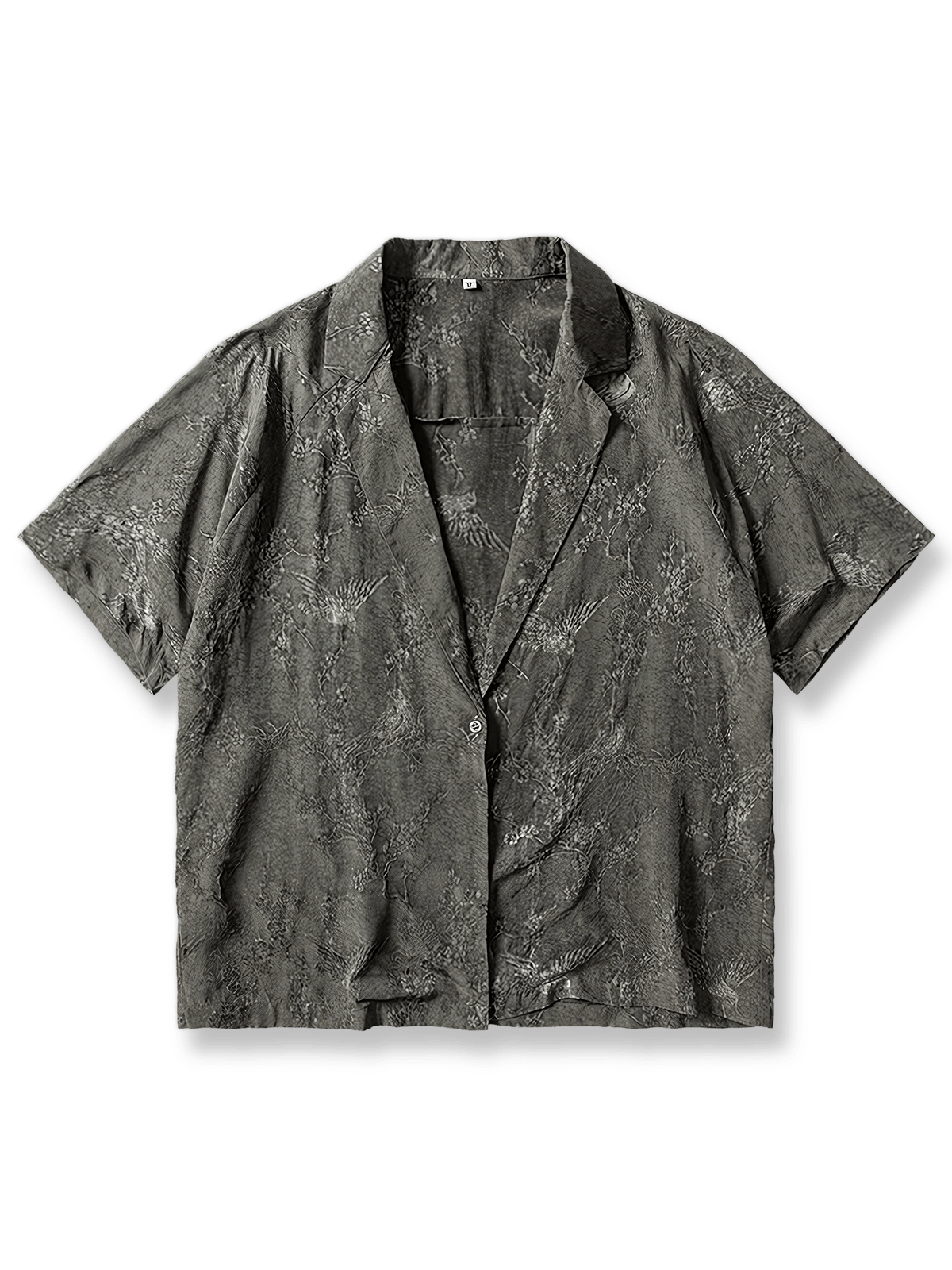 ビスコース混紡のシルク風光沢を持つオープンカラー半袖シャツ。