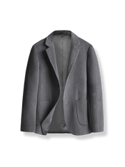 シングルブレストデザインのウール混紡スーツ、スリムフィットで現代的な美学を表現。