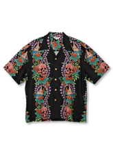 スカルフローラル アロハシャツ全体像(ブラックベース)