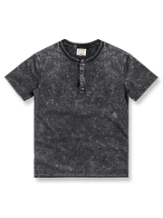 スノーウォッシュ加工でヴィンテージ感を際立たせたヘンリーネックTシャツ